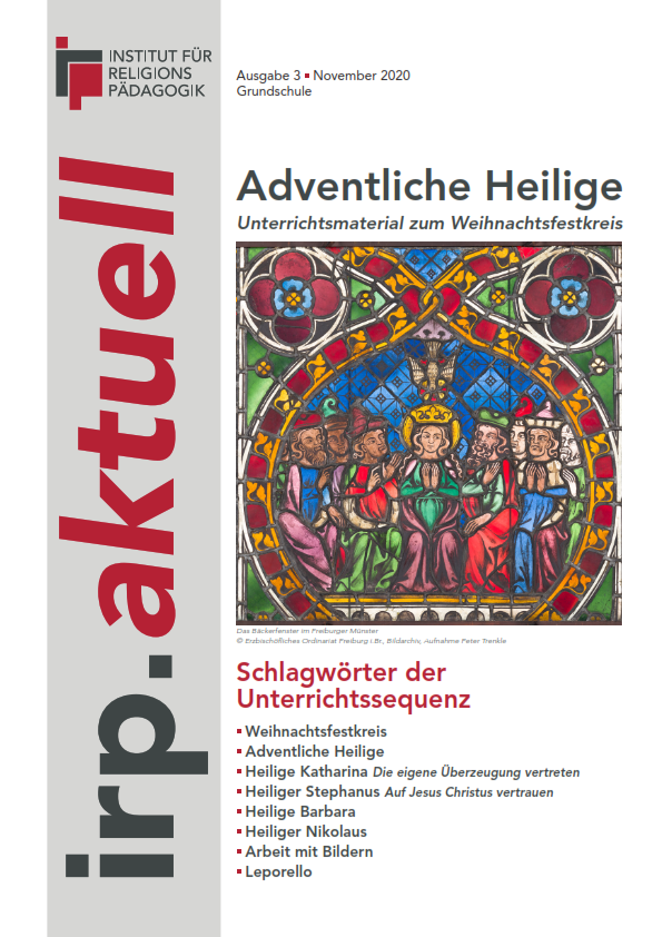 Buntes Kirchenfenster mit Heiligenfiguren in einem Rundbogen auf der Titelseite der Zeitschrift "irp.aktuell" Ausgabe 3 November 2020 mit dem Titel "Adventliche Heilige"