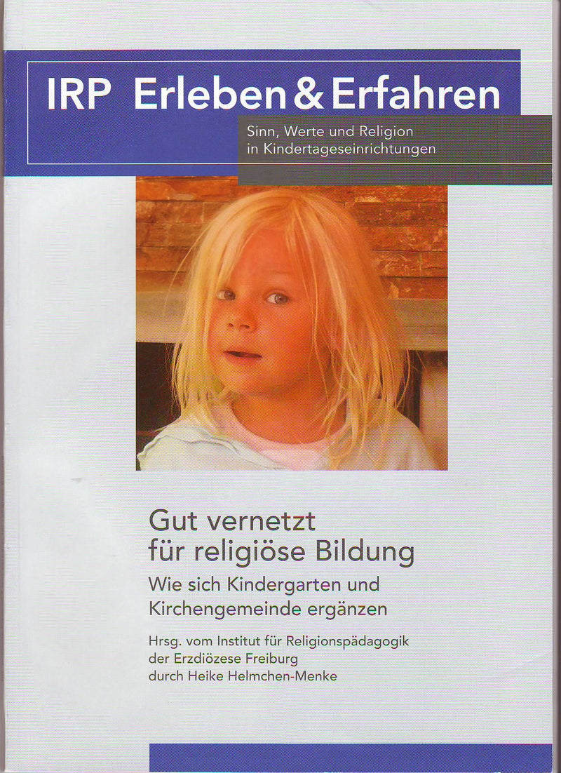 Titelseite einer Broschüre mit blauem Kopfbereich, darin der Schriftzug 'IRP Erleben & Erfahren'. Darunter ein gelber Balken mit dem Text 'Sinn, Werte und Religion in Kindertageseinrichtungen'. Im unteren Bereich steht der Titel 'Gut vernetzt für religiöse Bildung. Wie sich Kindergarten und Kirchengemeinde ergänzen', gefolgt von Herausgeberangaben. Im mittleren Bereich befindet sich eine Farbfotografie eines Kindes mit langen, blonden Haaren und hellem Oberteil vor neutralem Hintergrund.