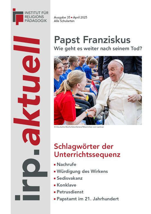 Papst Franziskus sitzt und hält die Hand eines Mädchens in rotem Pullover, umgeben von mehreren Kindern in einer Gruppe